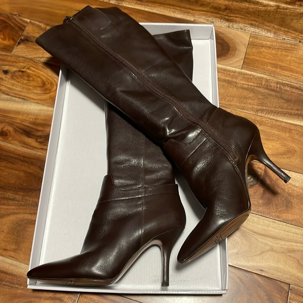 Leather chocolate brown high heeled boots